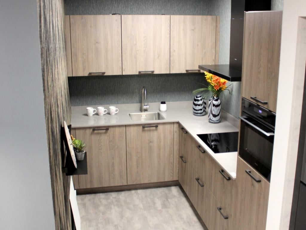 EC4 - Showroom hoekkeuken  met composiet en apparatuur, Huis en Inrichting, Keuken | Complete keukens, Ophalen, Overige kleuren