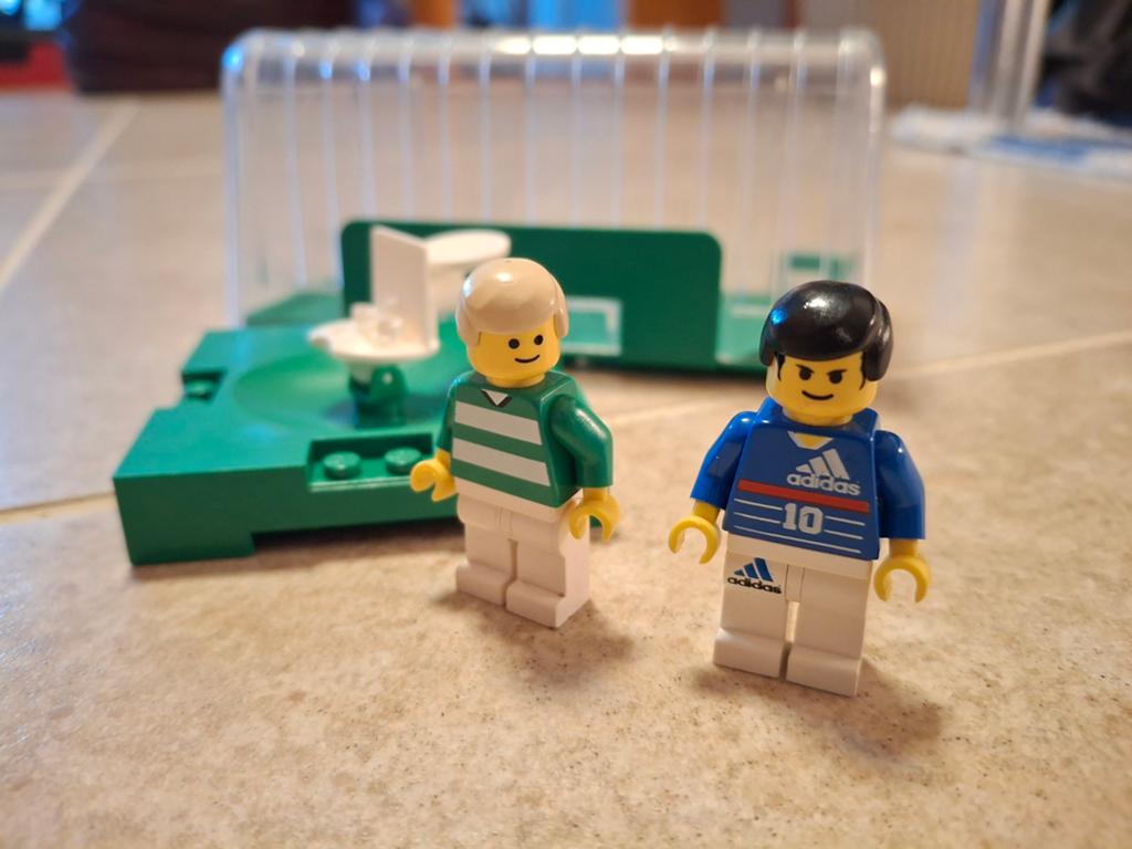 Lego Voetbal Minifiguren - Zidane #10 en Speler #18, Kinderen en Baby's, Speelgoed | Duplo en Lego, Gebruikt, Overige thema's