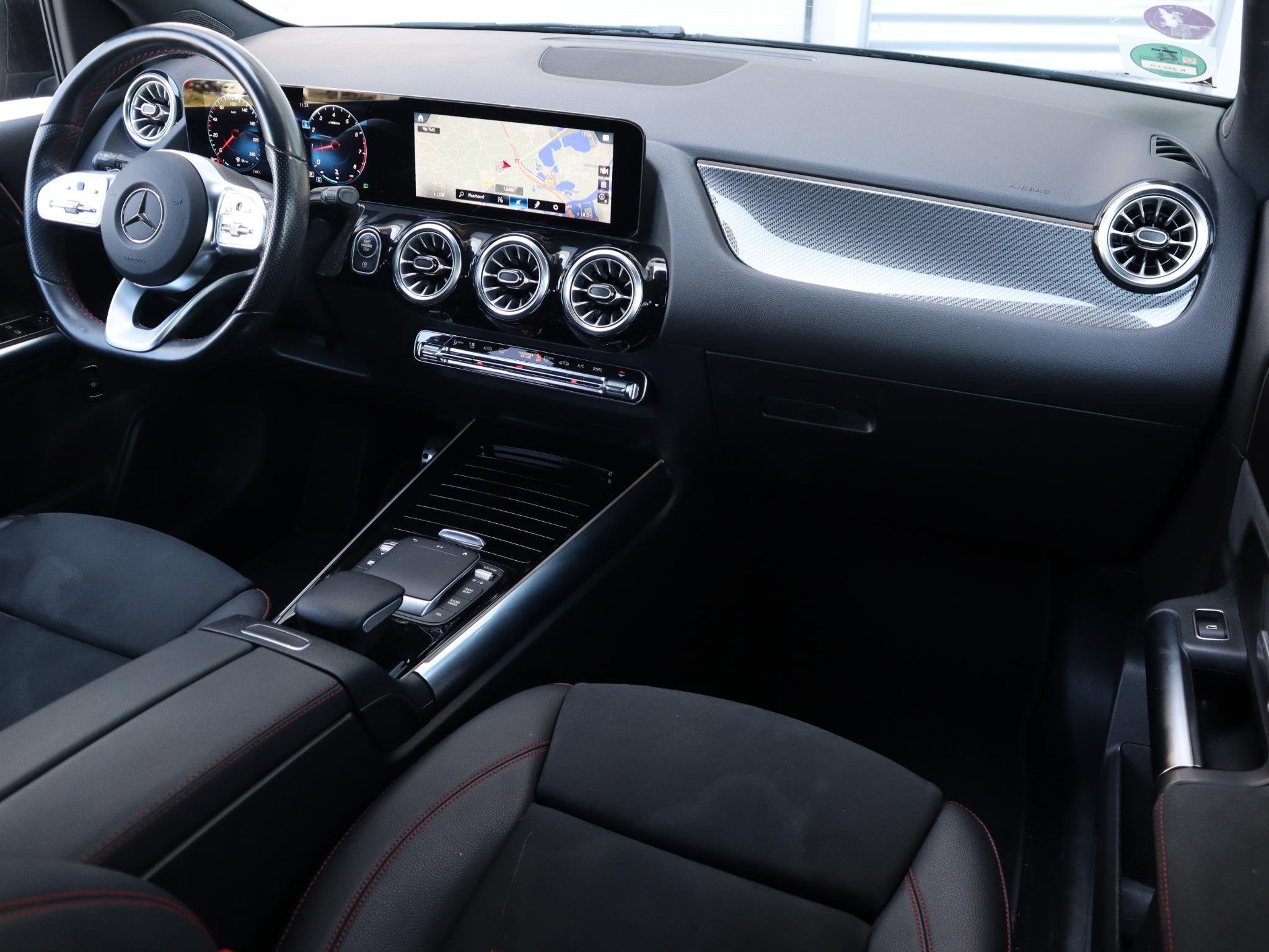 Mercedes-Benz B-klasse 180 Business Solution AMG l Stoelverw, Auto's, Dealer onderhouden, Gebruikt, 4 cilinders, 700 kg