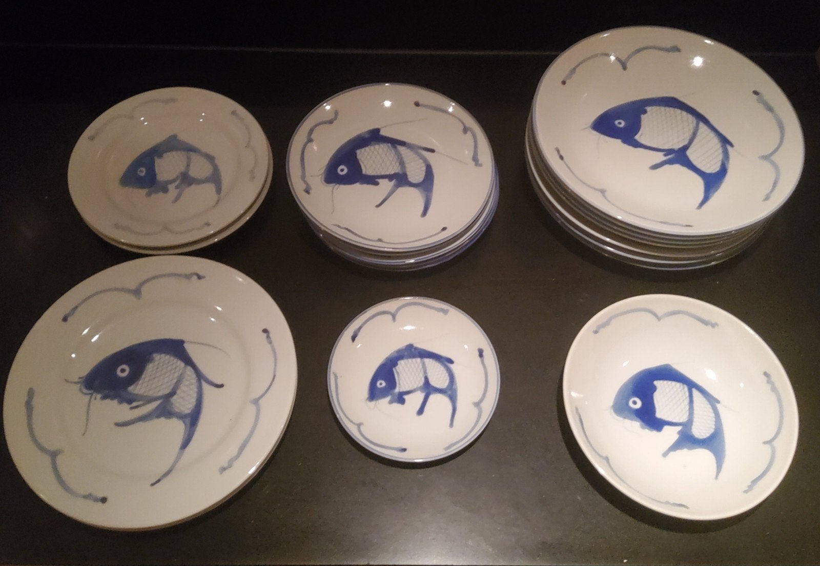 Vintage Chinese serviesdelen elk versierd met een KOI-KARPER, Ophalen of Verzenden