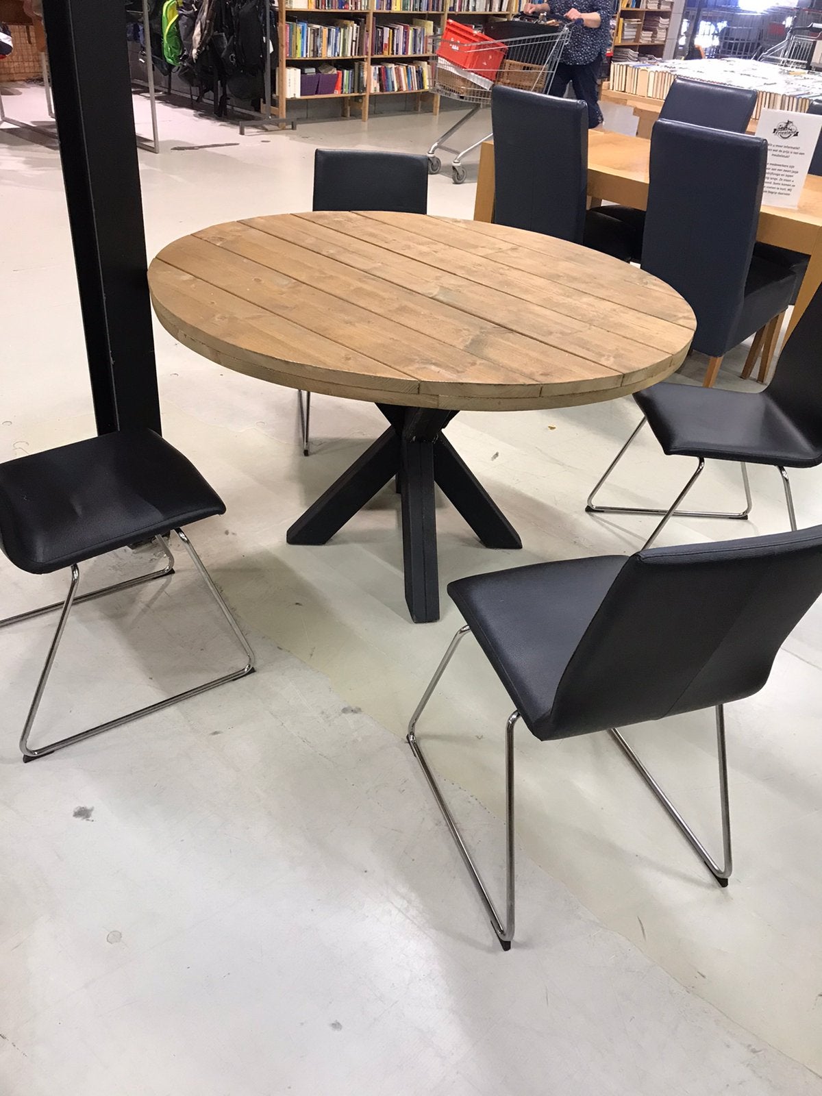 Moderne ronde eettafel, Huis en Inrichting, Tafels | Eettafels, G, U, Nu, Ophalen of Verzenden