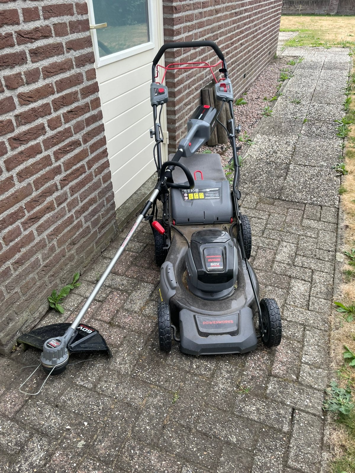 Grasmaaier en kantenmaaier, Ophalen, Accu-grasmaaier, Zo goed als nieuw, Opvangbak