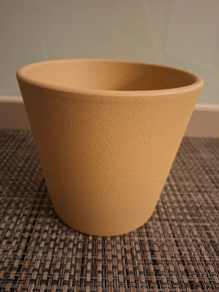Beige bloempot ., Rond, Ophalen of Verzenden, Aardewerk, Minder dan 40 cm