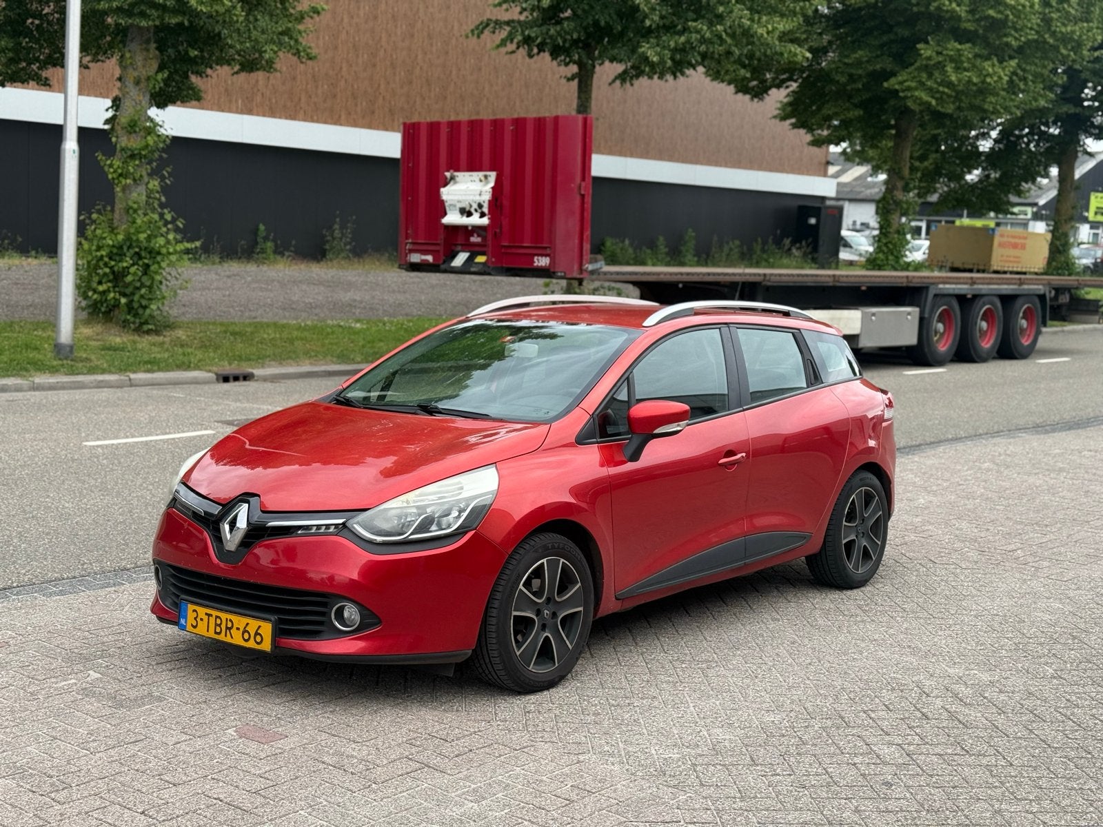 Renault Clio 1.5 DCI 66KW Estate 2013 Rood Airco, Auto's, Renault, Voorwielaandrijving, 4 cilinders, 1096 kg, Geïmporteerd