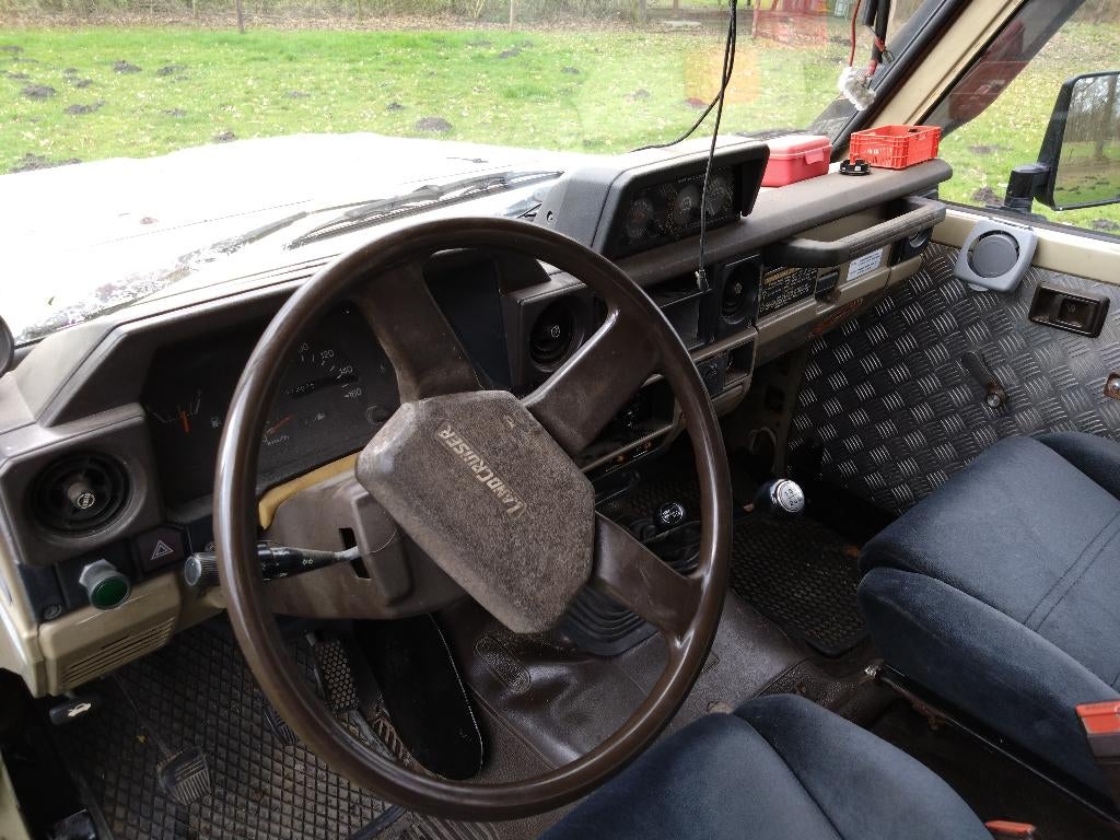 Toyota Land Cruiser BJ75 Camper – 1986 Oldtimer, foto 8