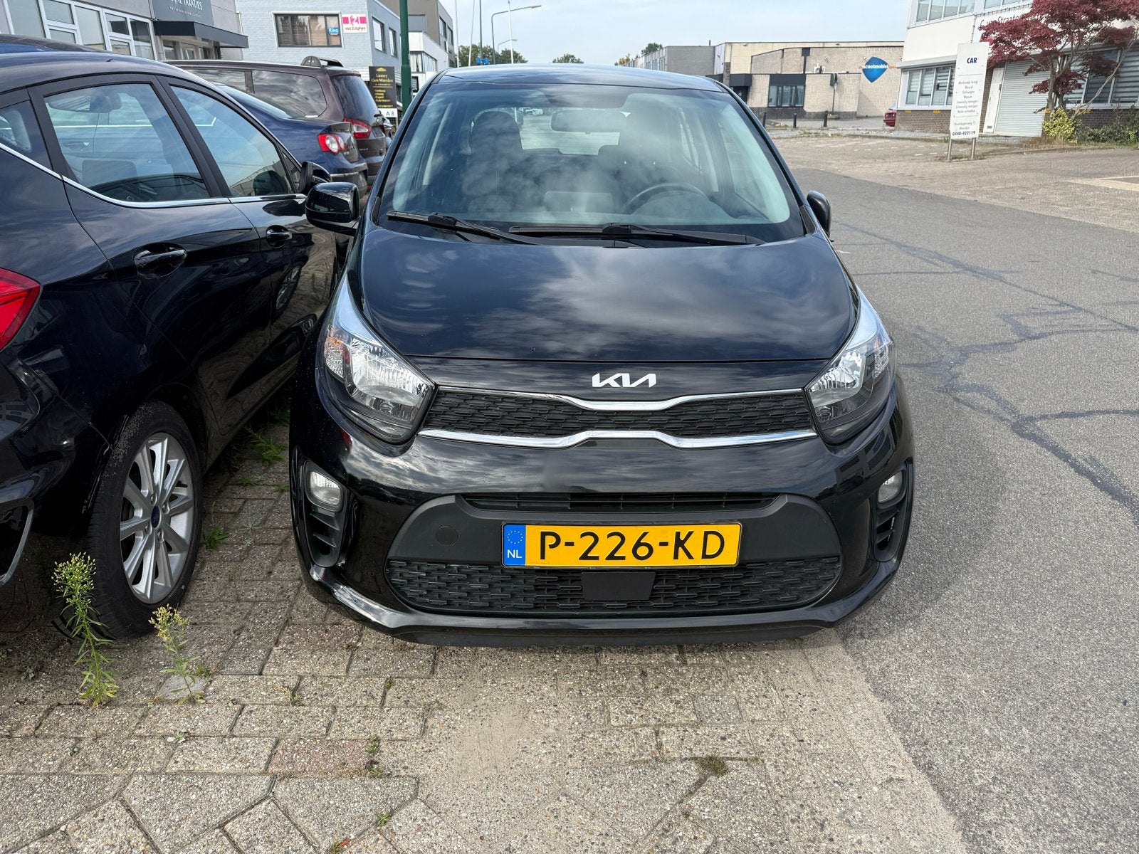 Foto 2 van Kia Picanto 1.0 DPi AMT 67pk 4-zits 2022 Zwart