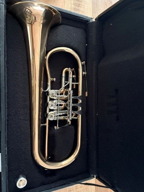 Te Koop: Flugelhorn/Bugel, Muziek en Instrumenten, Blaasinstrumenten | Trompetten, Ophalen, Gebruikt, Overige typen, Met koffer