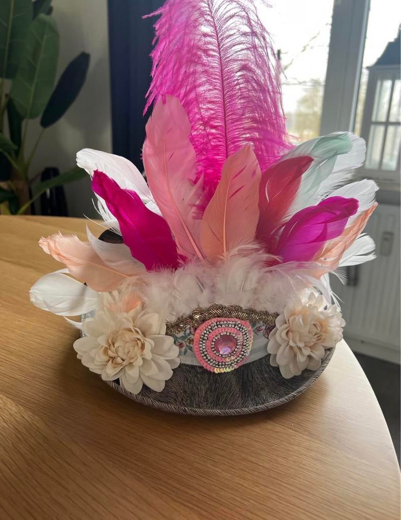 Prachtige hoed Joolsz, Kleding | Dames, Carnavalskleding en Feestkleding, Ophalen of Verzenden, Zo goed als nieuw, Maat 46/48 (XL) of groter