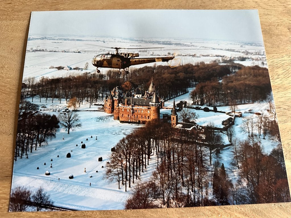 Originele KLu Alouette III A-529 boven Kasteel De Haar, Ophalen of Verzenden, Zo goed als nieuw, Kaart, Foto of Prent