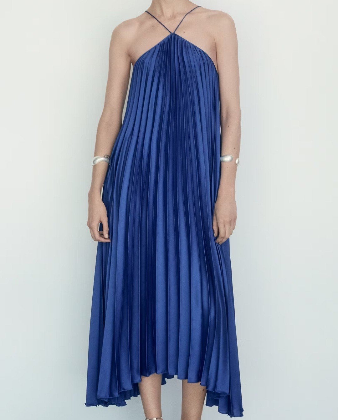 Plissé Halterjurk met Kralendetail M, Kleding | Dames, Jurken, Maat 38/40 (M), Mango, Blauw, Nieuw