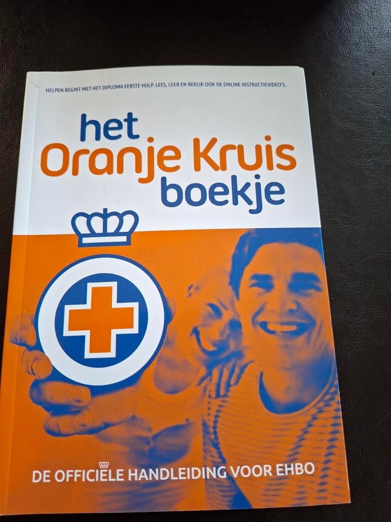 Het Oranje Kruis boekje - Officiële handleiding EHBO, Het Oranje Kruis, Ophalen of Verzenden, Zo goed als nieuw, Beta