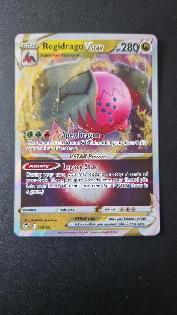 Regidrago Vstar 136/195 Silver Tempest Pokemon, Ophalen of Verzenden, Zo goed als nieuw, Losse kaart