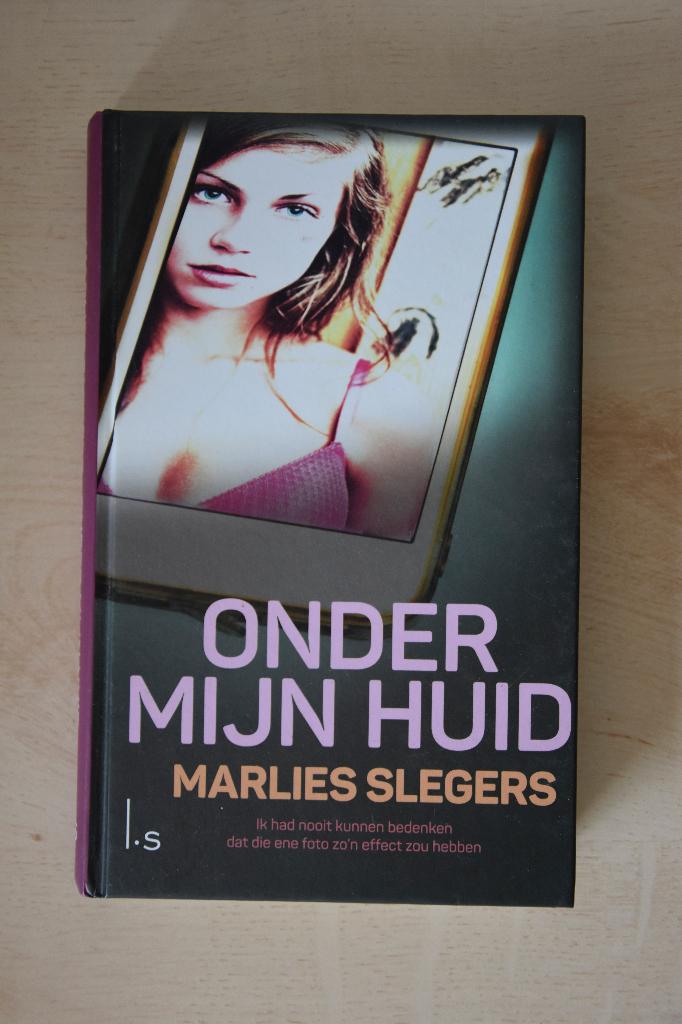 Boek 'Onder mijn huid' - Marlies Slegers, Gelezen, Ophalen of Verzenden, Fictie, Marlies Slegers