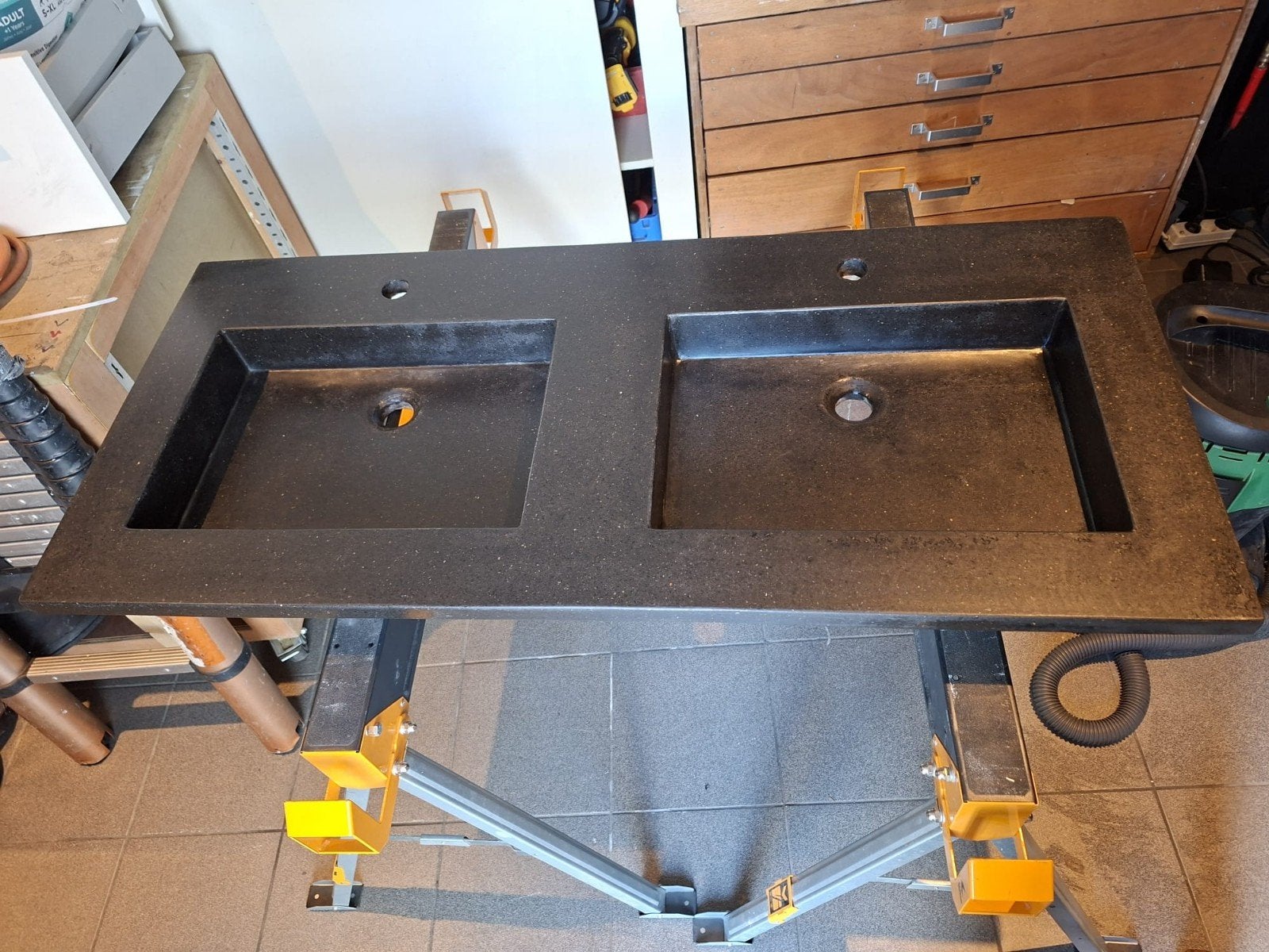 Dubbele wastafel van natuursteen, zwart, Ophalen, Gebruikt, Steen, Wastafel