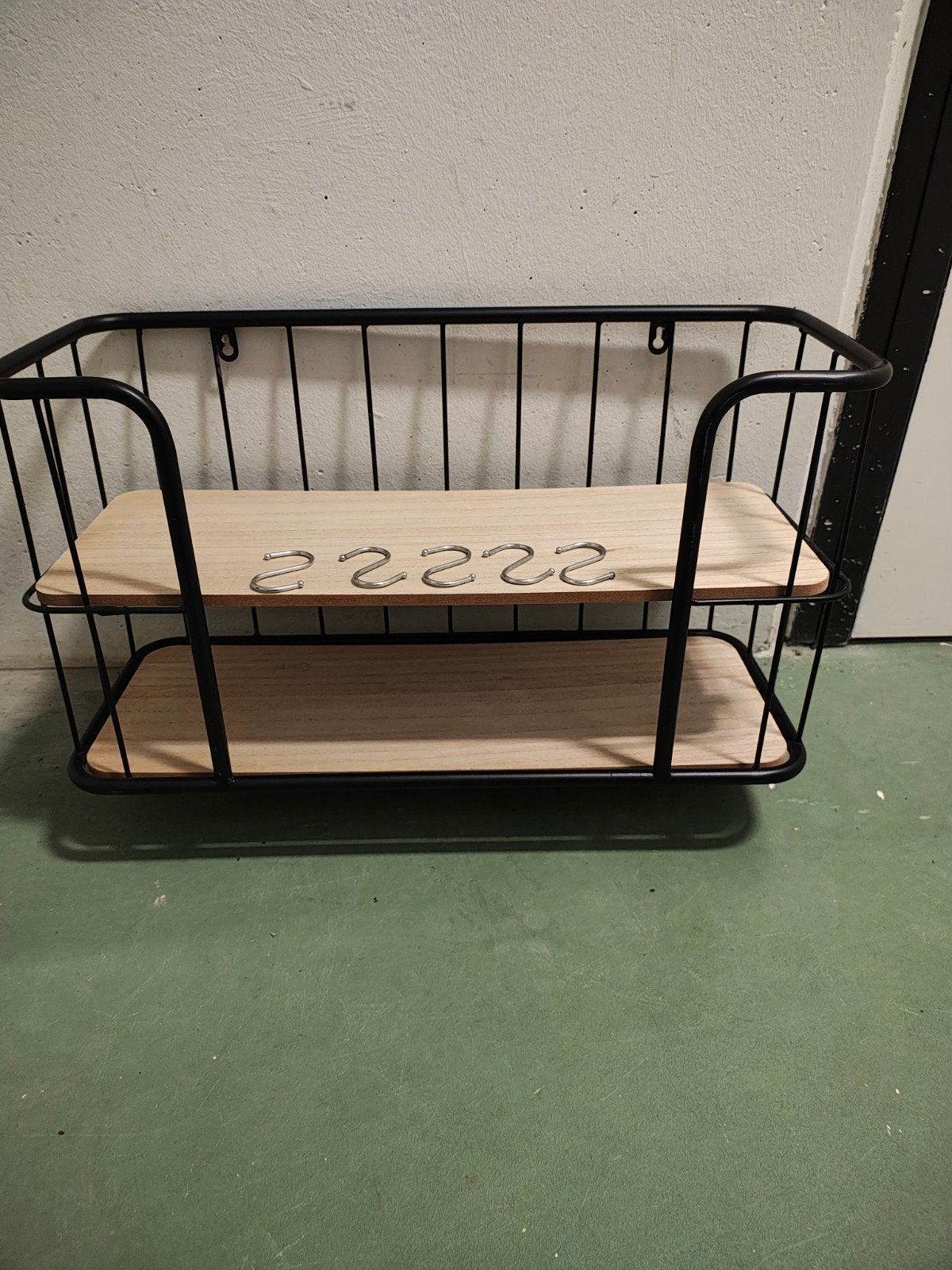 Wandrek met twee planken en haken - Zwart metaal/hout, Ophalen