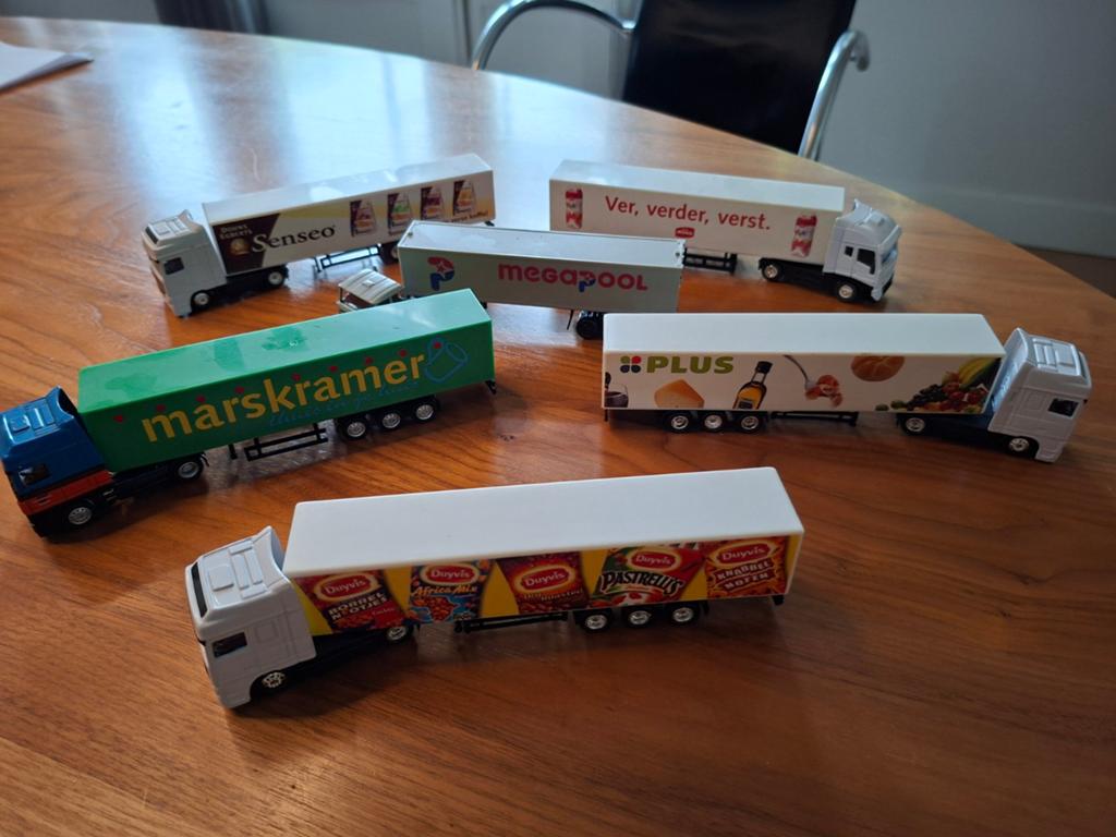 6 miniatuur trucks met oplegger, Ophalen, Bus of Vrachtwagen, Overige merken