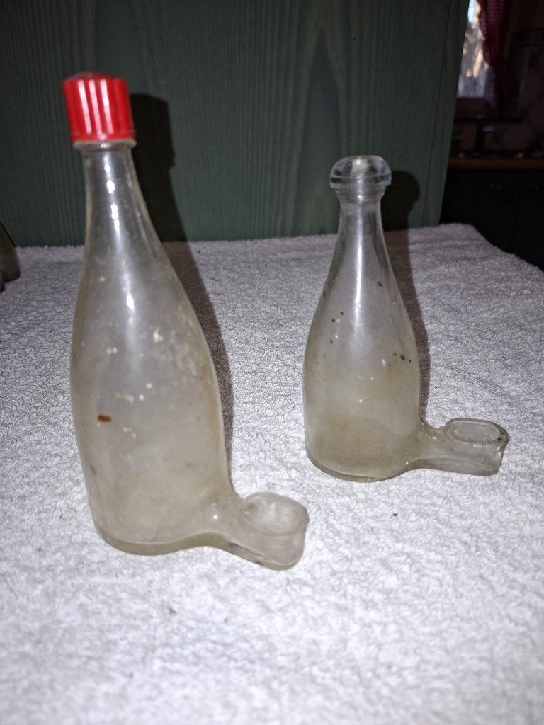 2 oude glazen vogel drinkflesjes, begin 1900, Ophalen of Verzenden