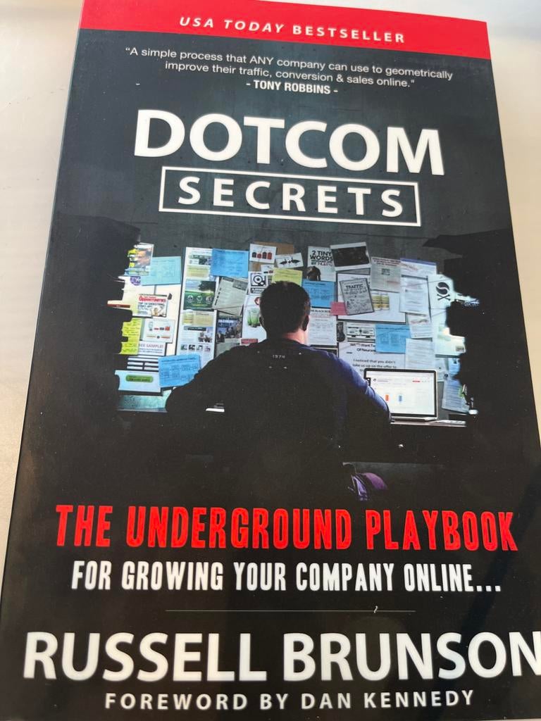 DotCom Secrets: Groei je bedrijf online - Russell Brunson, Ophalen of Verzenden, Zo goed als nieuw