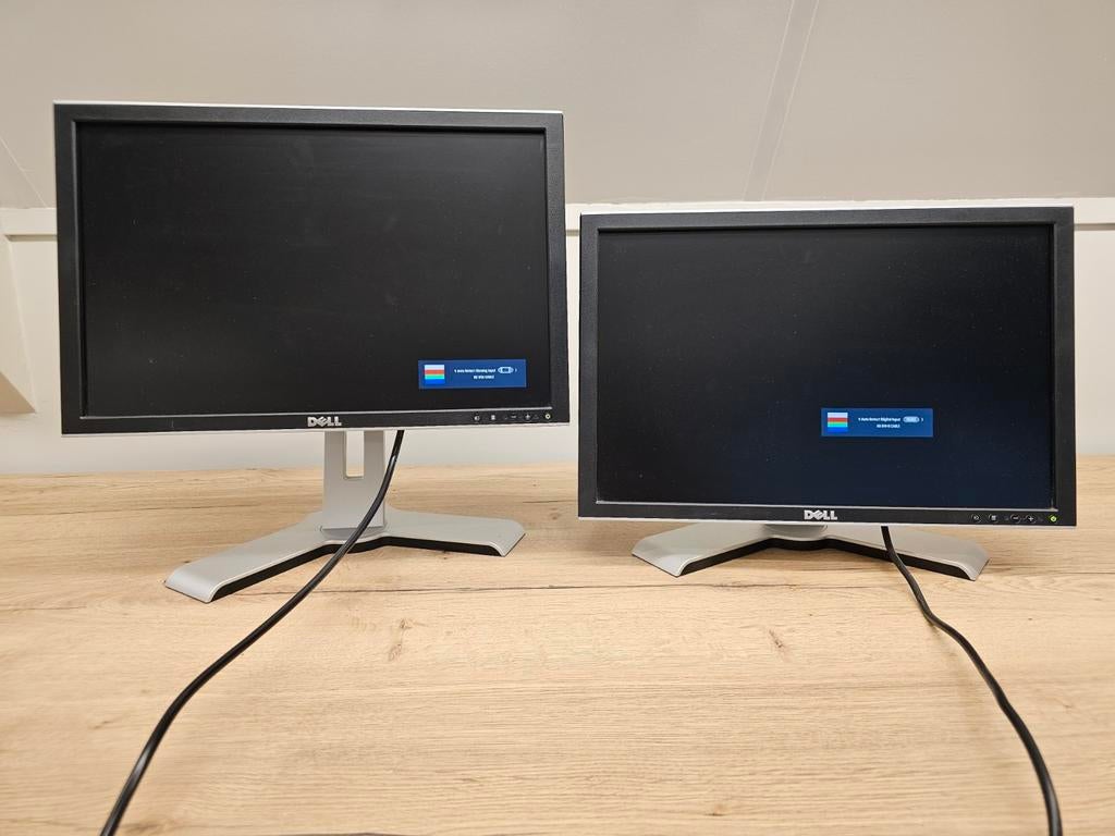 Twee Dell beeldschermen, Computers en Software, Monitoren, Ophalen of Verzenden, 60 Hz of minder, In hoogte verstelbaar, IPS