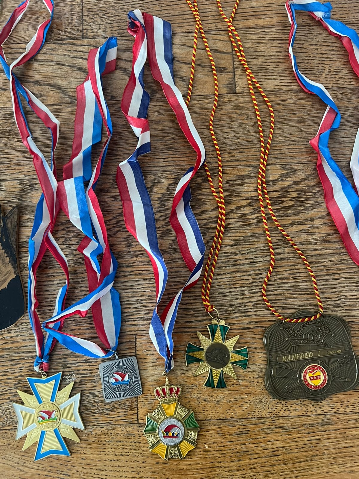 Carnavalsmedailles 14 stuks, Ophalen of Verzenden, Overige materialen