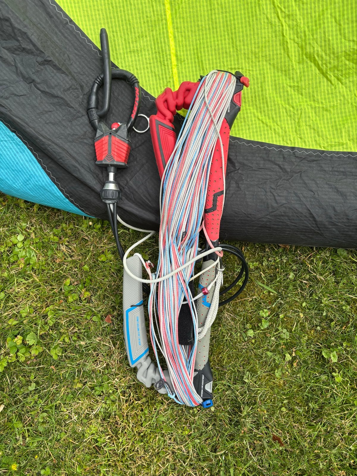 Naish Pivot 9m 2023 compleet met bar, Watersport en Boten, Kitesurfen, 9 m², Bar, Geen board, Ophalen of Verzenden
