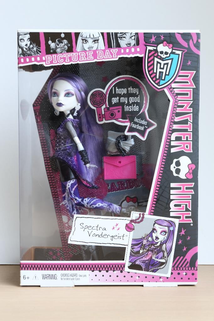 Monster High Spectra Vondergeist - Picture Day #Y4312 (NRFB), Verzamelen, Poppen, Ophalen of Verzenden, Nieuw, Fashion Doll