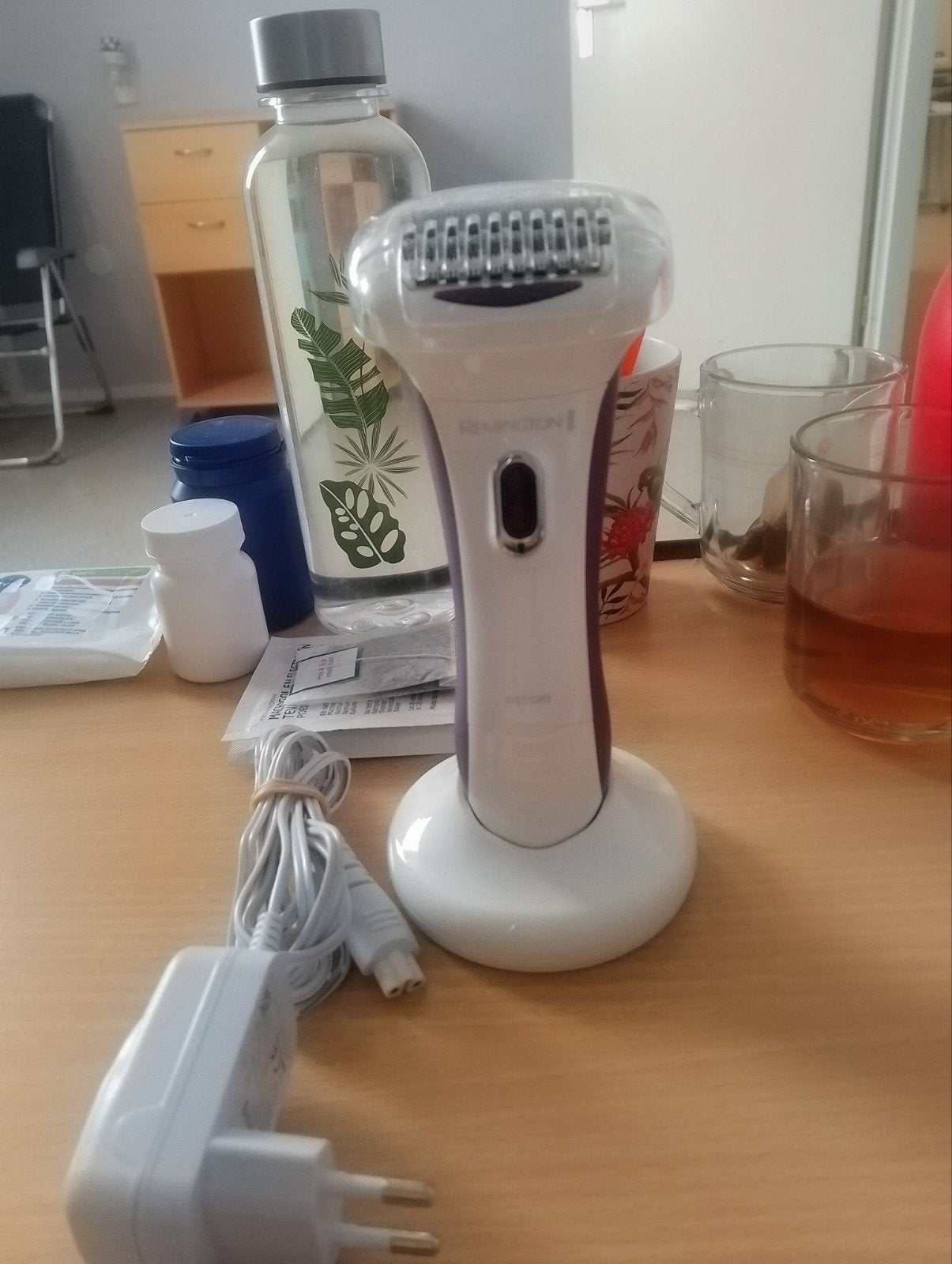 Remington ladyshave met Oplaadstation, Ophalen, Zo goed als nieuw, Scheren en Epileren
