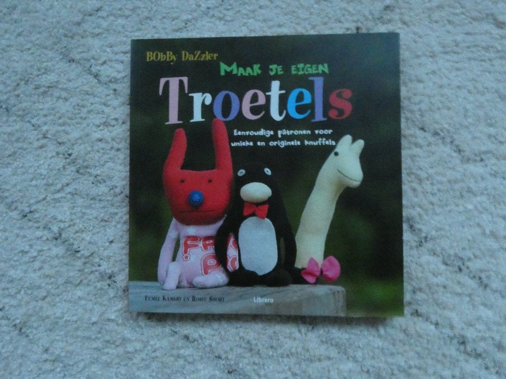 Maak je eigen Troetels, Fumie Kamijo en Rosie Short, Ophalen of Verzenden, Zo goed als nieuw
