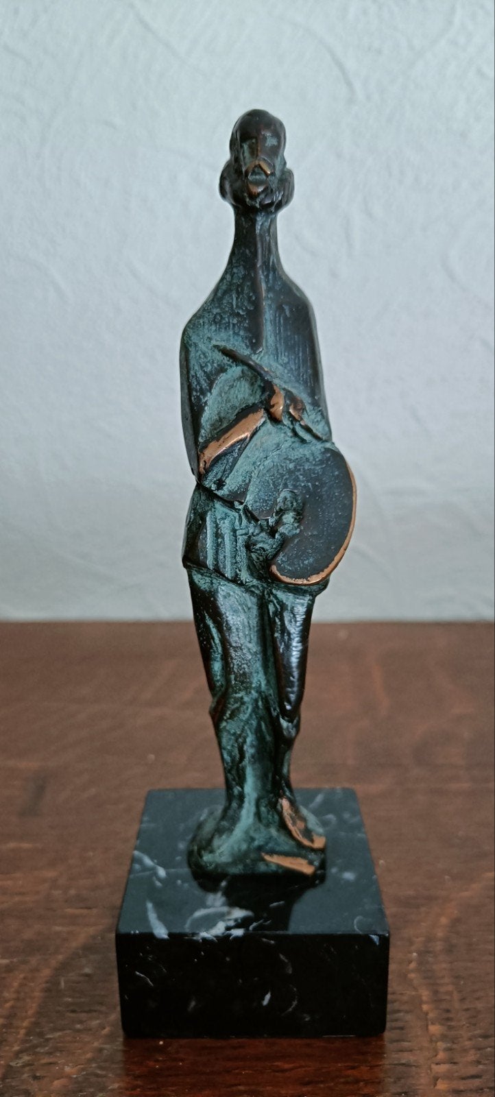 Abstracte bronzen schilder/kunstenaar op marmer., Antiek en Kunst, Kunst | Beelden en Houtsnijwerken, Gepatineerd, Ophalen of Verzenden