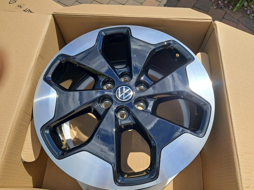 19inch VW T7 Transporter Indianapolis velgen + Allseason, Auto-onderdelen, 19 inch, Bestelwagen, Banden en Velgen, Nieuw