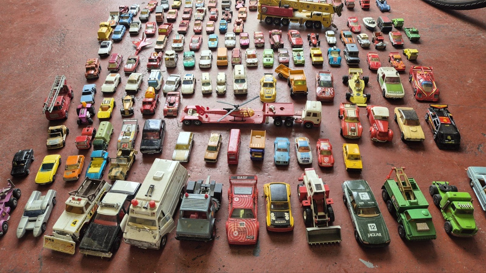 veel miniatuur auto's, Ophalen