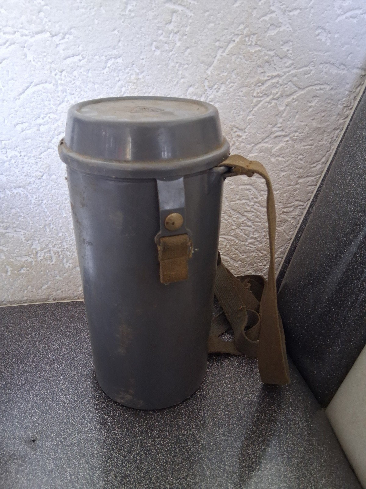 gasmasker in koker, Ophalen, Landmacht, Nederland