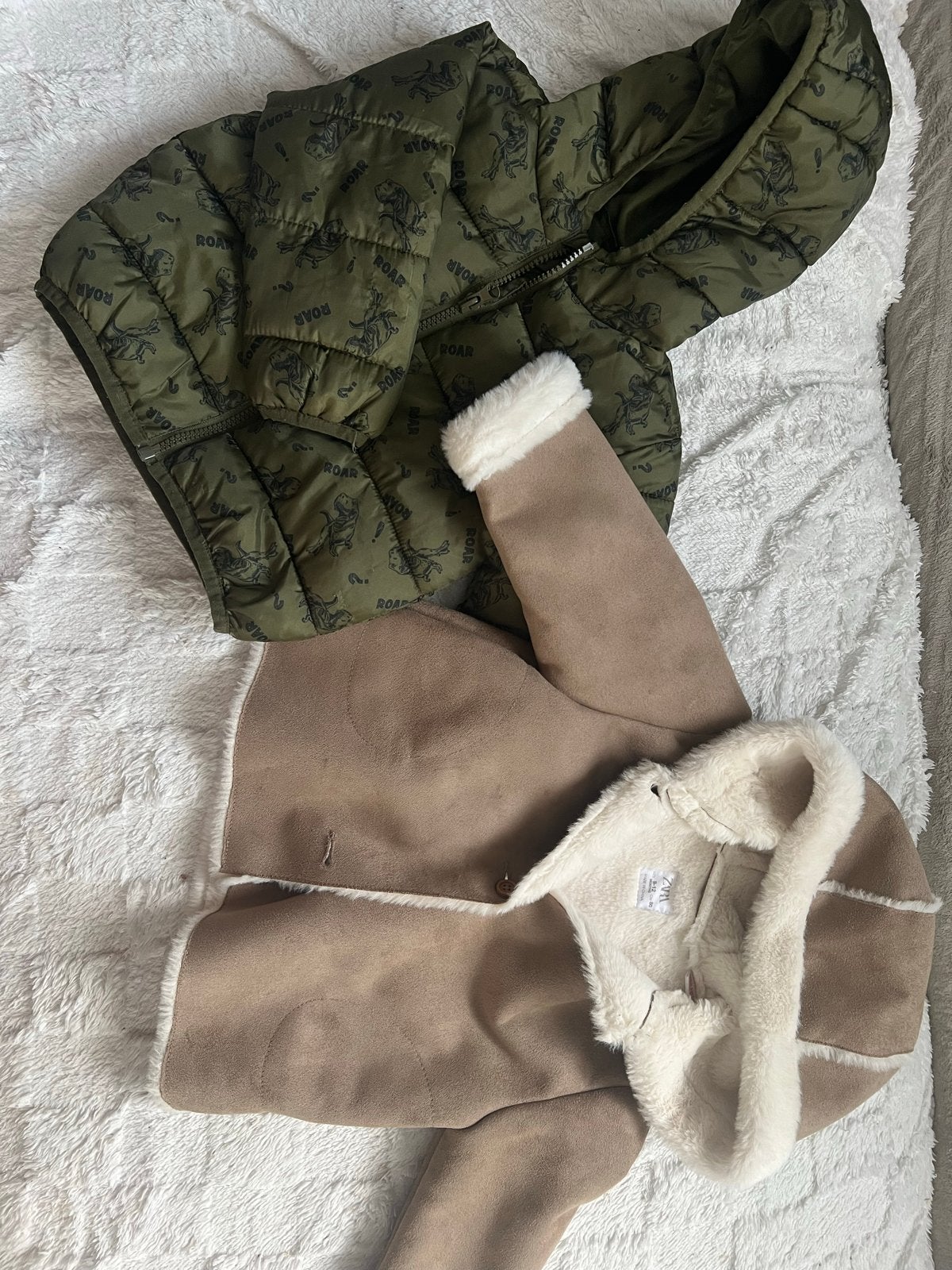 2 jassen 80 size, Kinderen en Baby's, Ophalen of Verzenden, Gebruikt, Jongen of Meisje