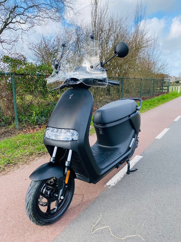 Segway-Ninebot Elektrische Scooter E110SE Launch Edition, Elektrisch, Zo goed als nieuw, Ophalen, Overige merken
