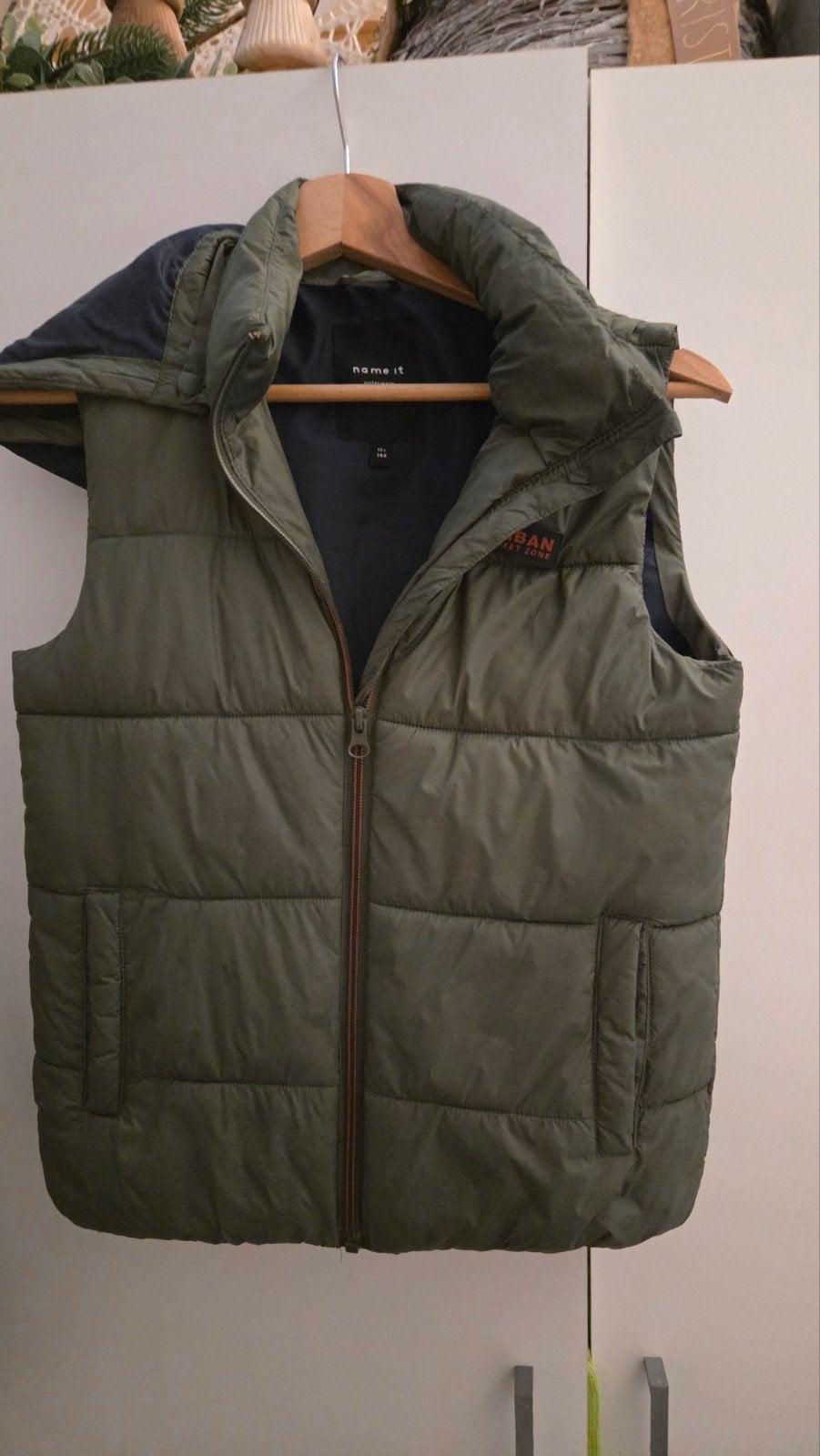 Stoere groene bodywarmer voor jongens - Maat 140, Kinderen en Baby's, Kinderkleding | Maat 140, Gebruikt, Ophalen of Verzenden