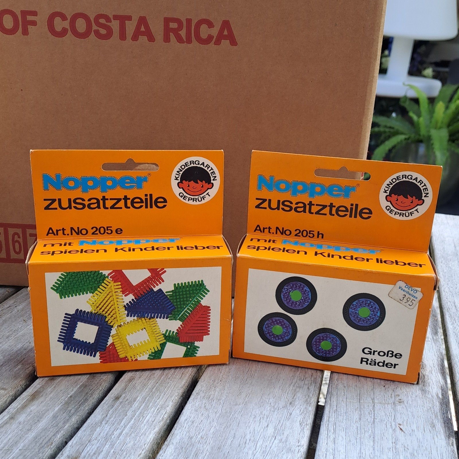 2 noppes doosjes dicht, Ophalen of Verzenden, Nieuw