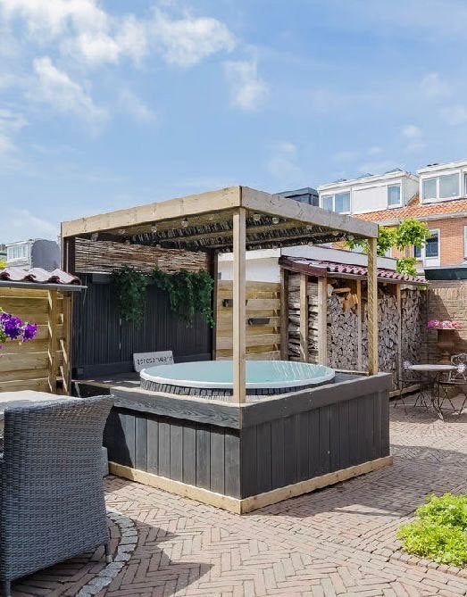 Inbouw jacuzzi (zonder ombouw), Ophalen, Gebruikt, Inbouw, Vast