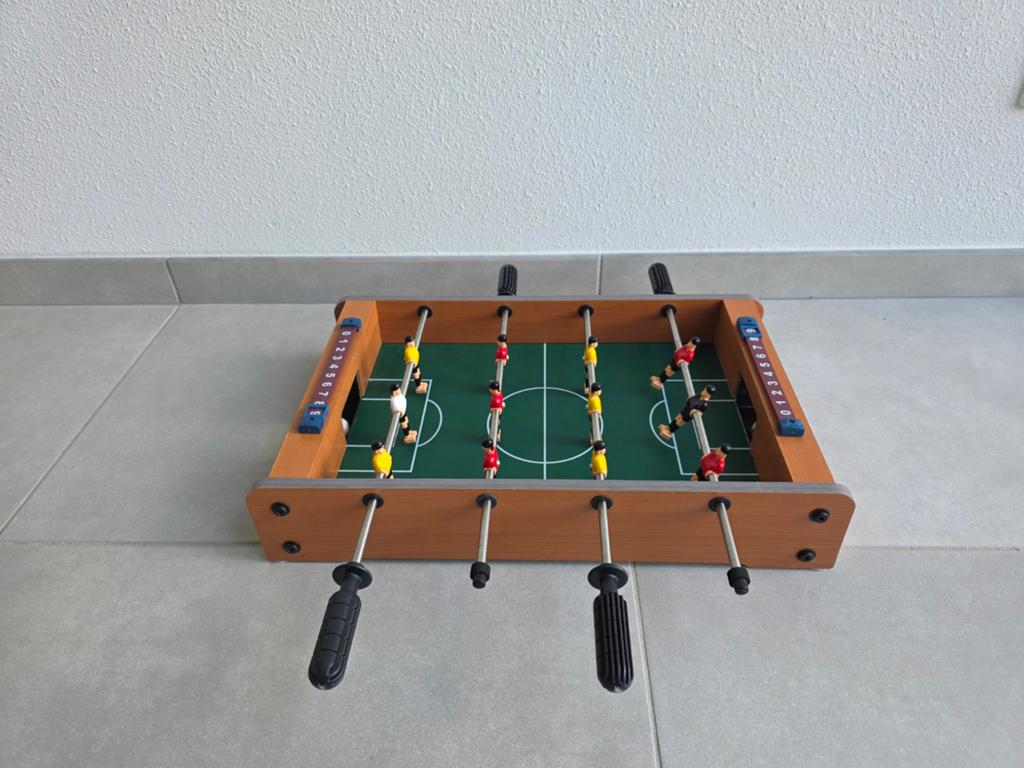 Compact Tafelvoetbalspel - Plezier voor Jong en Oud, Ophalen of Verzenden, Zo goed als nieuw