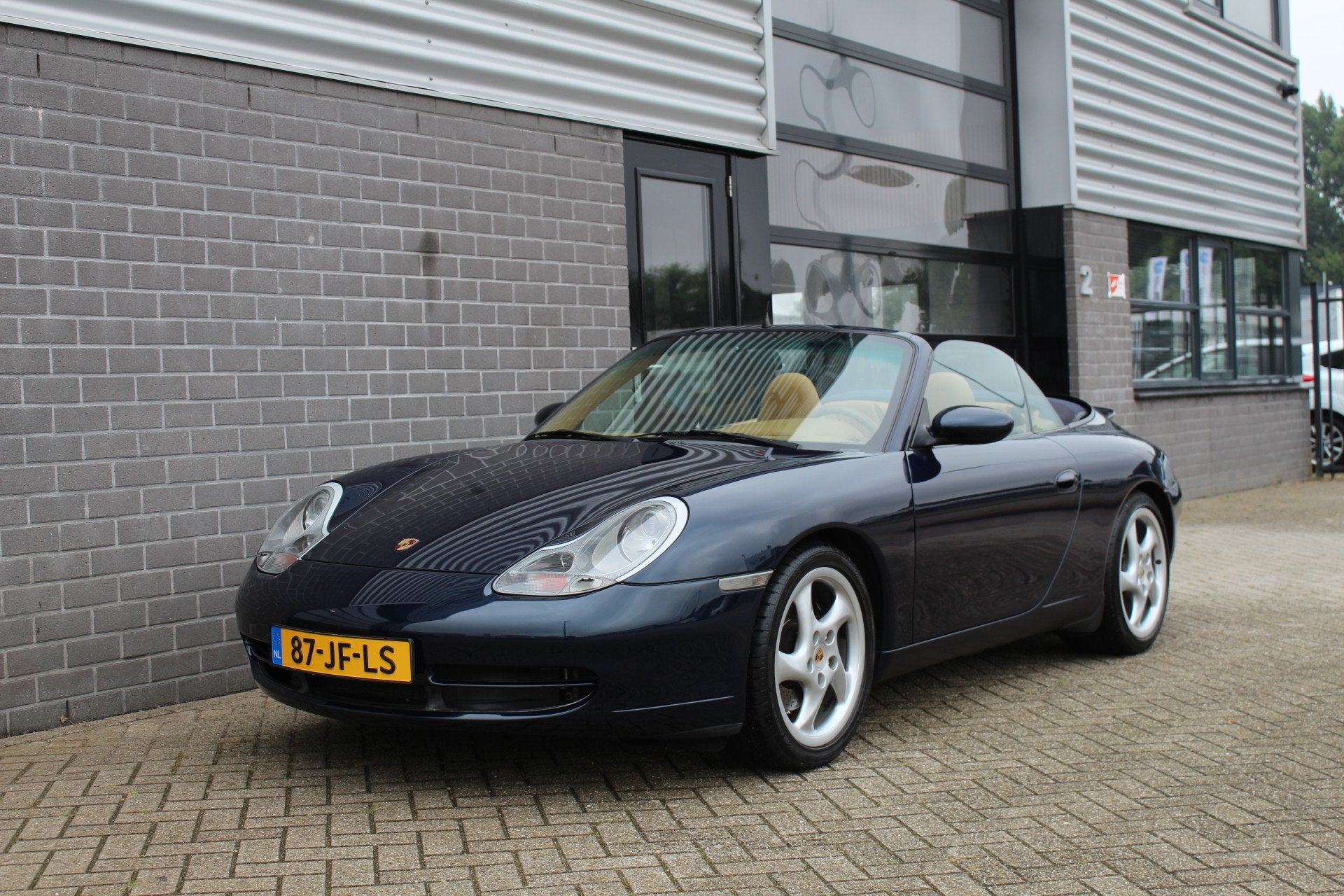Porsche 911 Cabrio 3.4 Carrera / Automaat / Xenon / Hardtop, foto 4