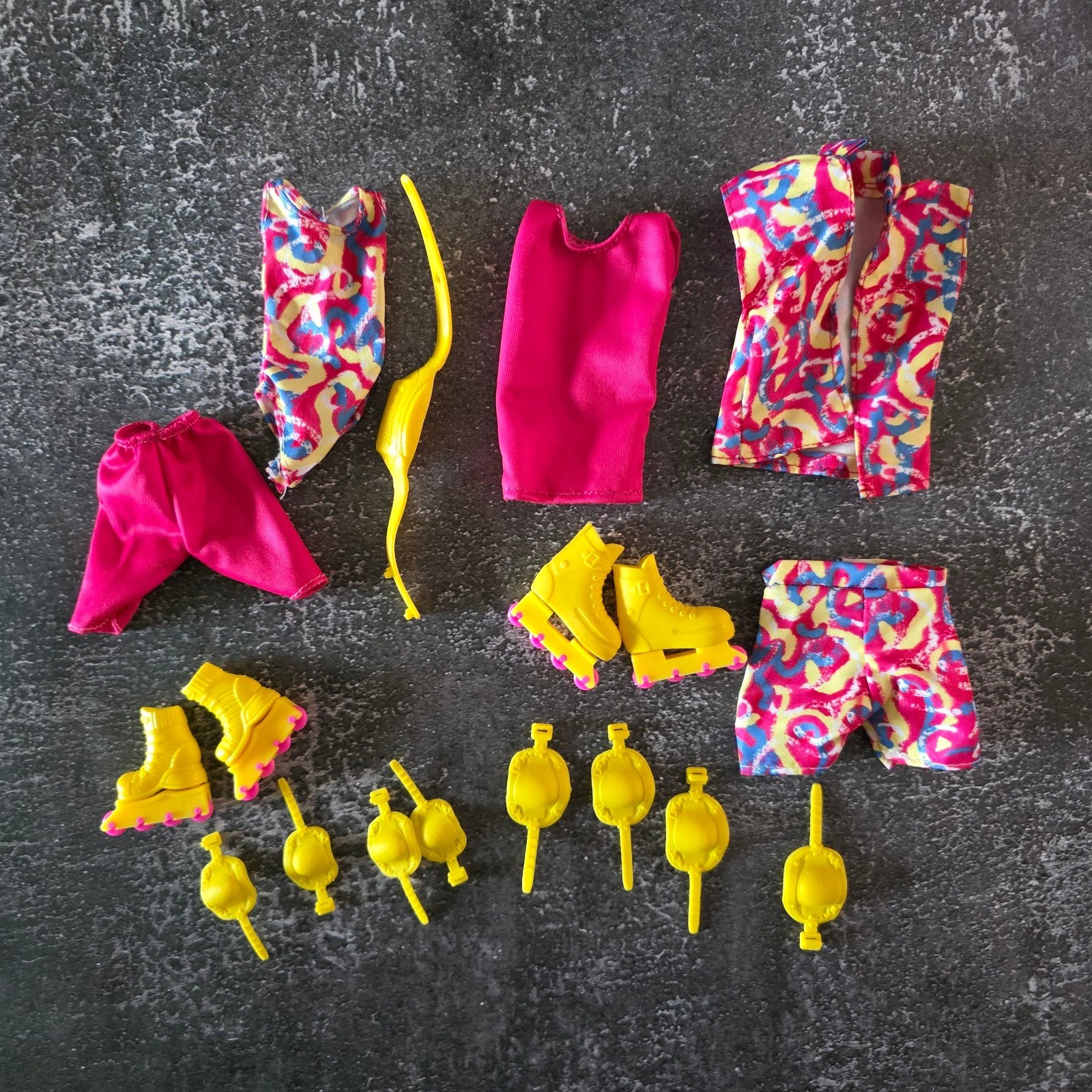 Poppenkleding set voor modepopen als Barbie en Ken - Skate, Ophalen of Verzenden, Nieuw, Kleertjes