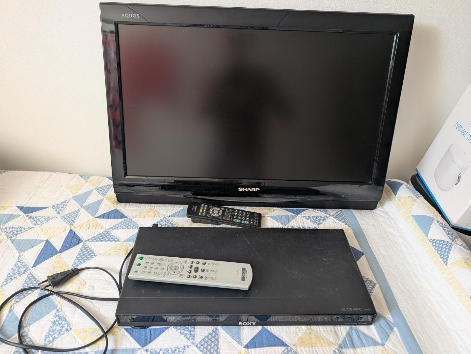 Sharp nuTV met Sony DVD-speler en afstandsbedieninge, Audio, Tv en Foto, Televisies, Gebruikt, LCD, 60 tot 80 cm, HD Ready (720p)