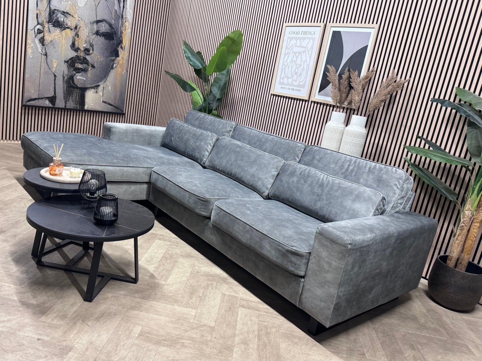 ZGAN Velvet Velours Hoekbank - Vergrijsd Groen - 312 x 180, Huis en Inrichting, Luxe hotel chique hoekbank loungebank vergrijsd groen plofbank