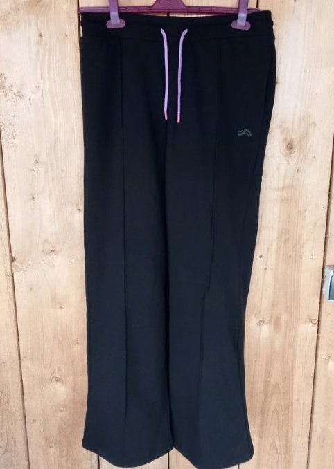 Nieuwe zwarte jogging broek wijde pijpen maat M ( 40/42), Verzenden, Zwart, Maat 42/44 (L), Nieuw