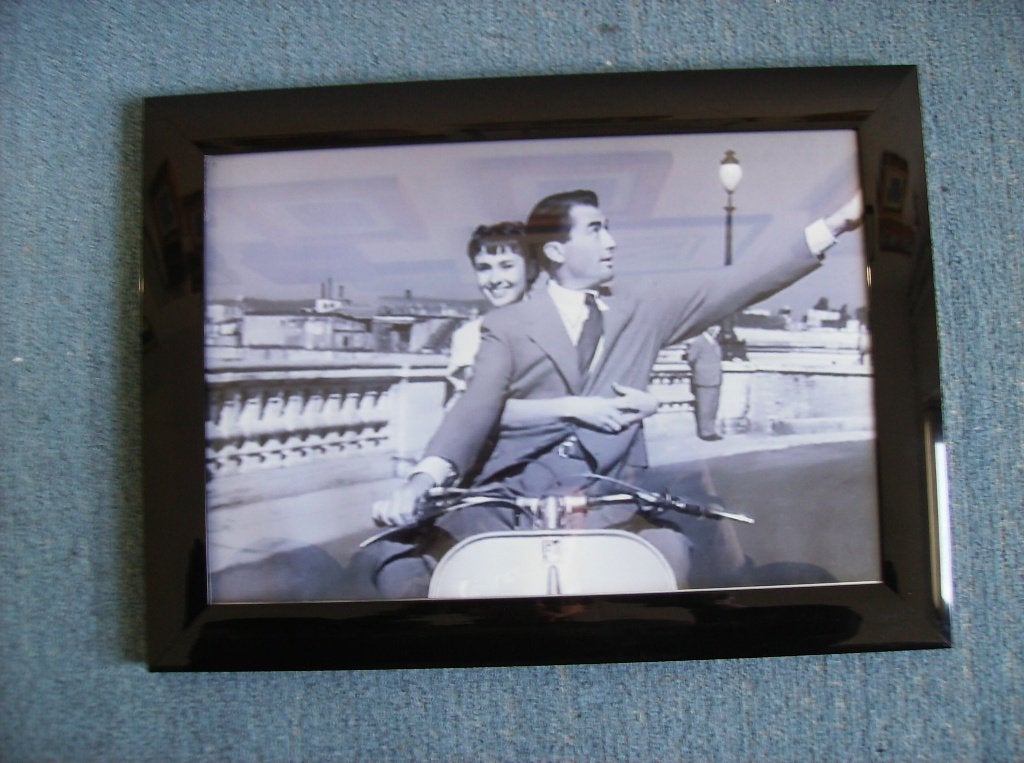 AUDREY HEPBURN & GREGORY PECK,  VESPA SCOOTER, Ophalen of Verzenden, Boek, Tijdschrift of Artikel