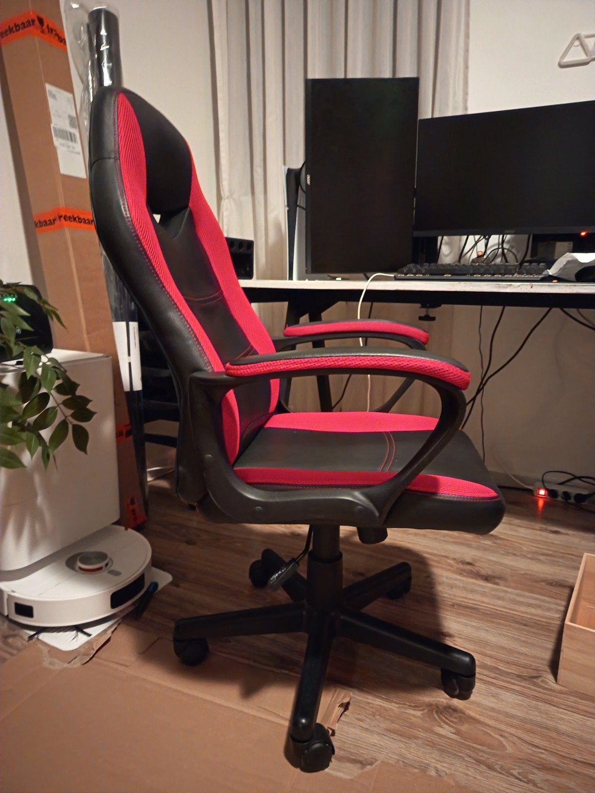 Foto 4 van Gaming Bureaustoel Zwart/Rood - Zo goed als nieuw