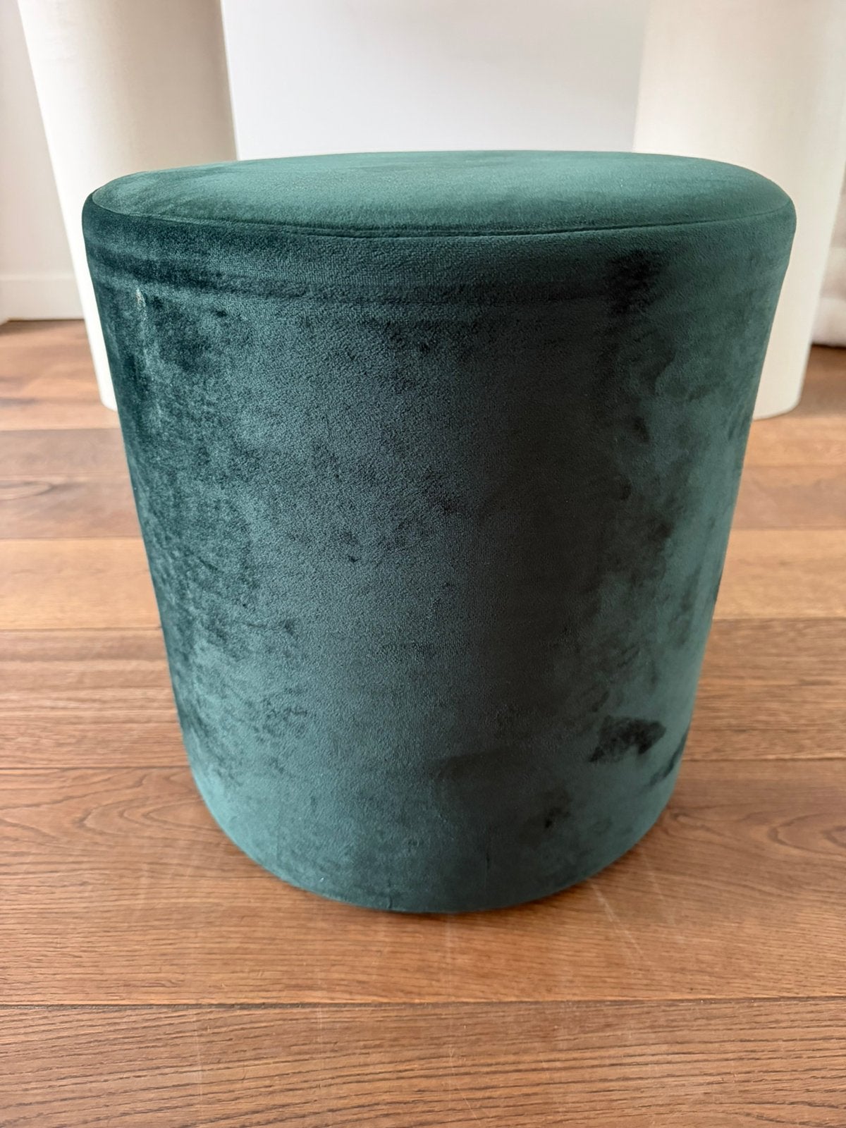 Donker groene poef van fluweel (4x), Ophalen, Zo goed als nieuw, Rond, Minder dan 50 cm