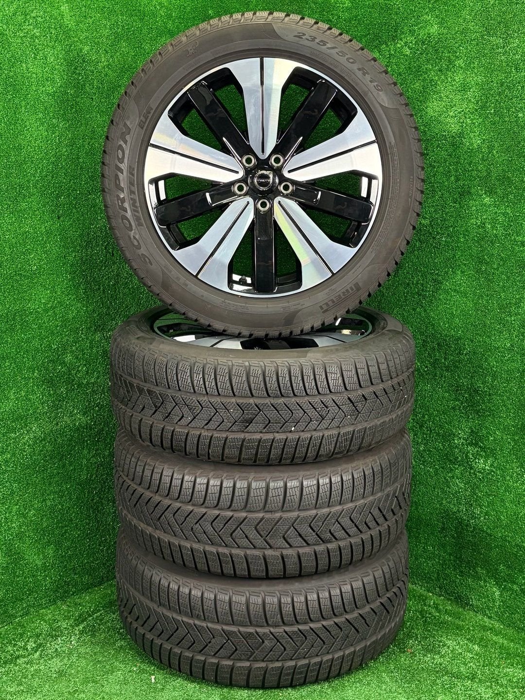 Originele 19 inch Volvo R-Design velgen winterbanden XC40, 19 inch, Gebruikt, 255 mm, -