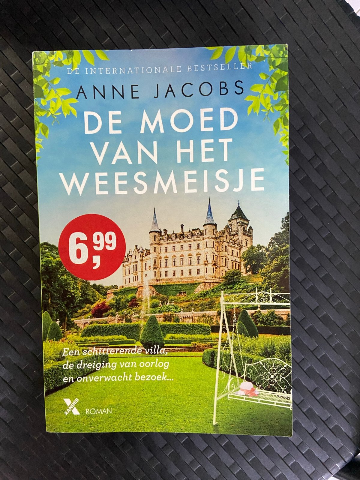 De Moed van het Weesmeisje - Anne Jacobs (Roman), Boeken, Ophalen of Verzenden, Zo goed als nieuw, Nederland