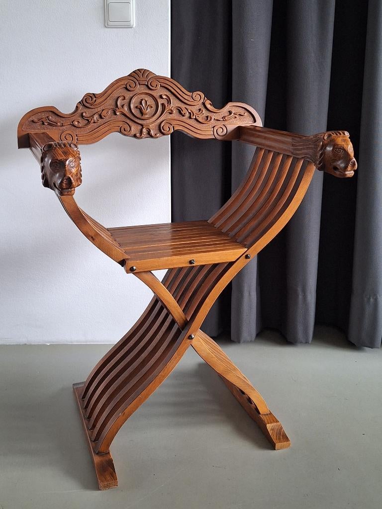 vintage antieke houten savonarola stoel met leeuwen-koppen, Ophalen