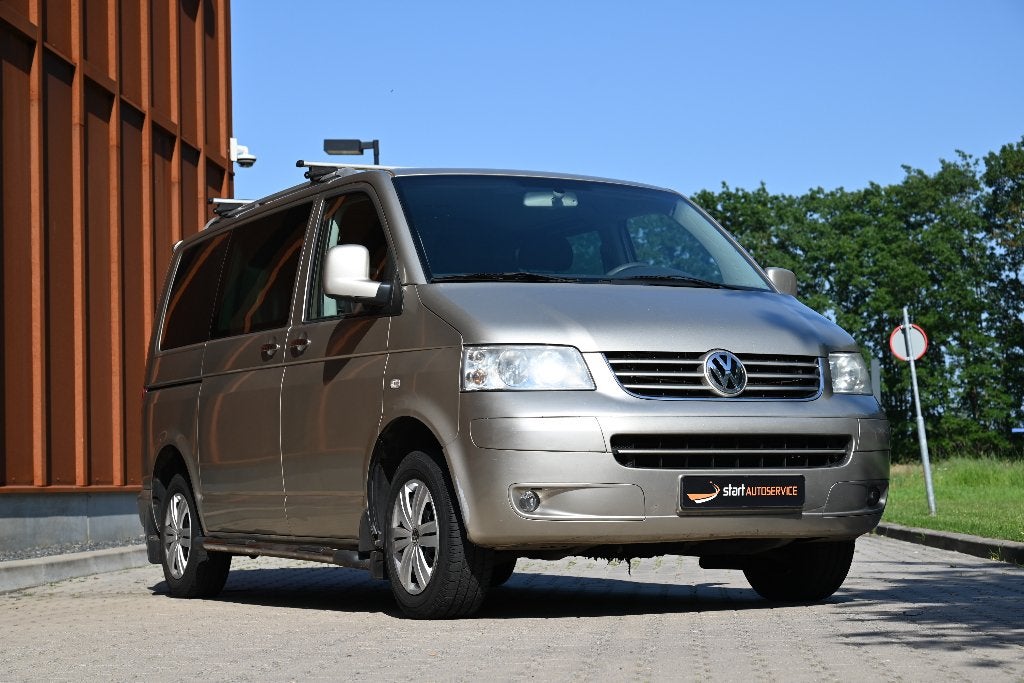 Volkswagen Transporter T5 2.5 TDI Highline dubbel cabine, Auto's, Voorwielaandrijving, Zwart, Volkswagen, 2500 kg